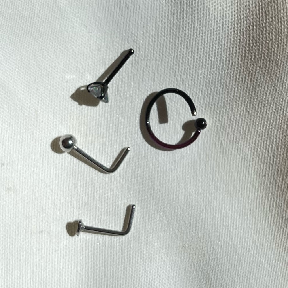 4 Nose Rings - Picture 4 of 12